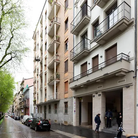 Guesthost - Mac Mahon - Colorful With Balcony! * Milano